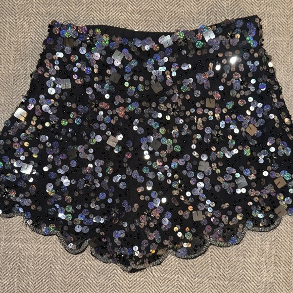 Miss Selfridge Sequined Scallop Hem Shorts Size 2 - Picture 3 of 5